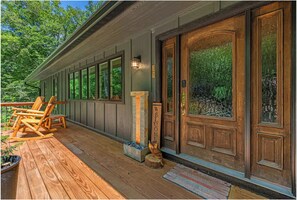 Terrace/patio - 4 Acres + 4BR Secluded Cabin w Hot Tub & Fire Pit. Next to Blue Ridge Parkway! (Newland)
