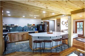 Private kitchen - 4 Acres + 4BR Secluded Cabin w Hot Tub & Fire Pit. Next to Blue Ridge Parkway! (Newland)