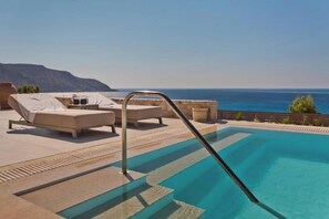 Outdoor pool - C'est la Vie Beach Villa 2 Ammopi Karpathos (Karpathos)