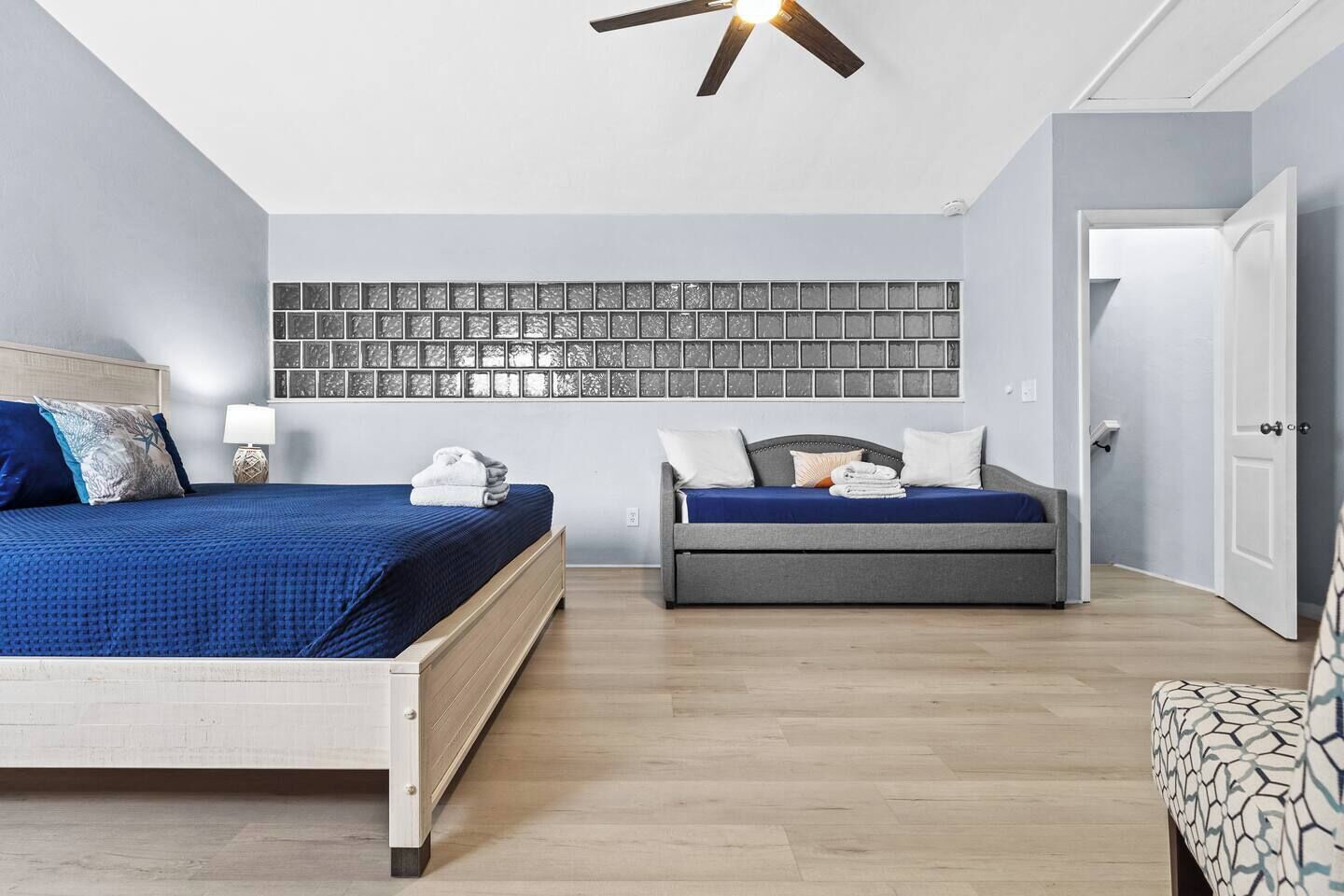 2 chambres, bureau, lit parapluie, Wi-Fi gratuit