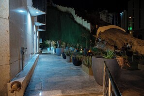 المنشأة من الخارج