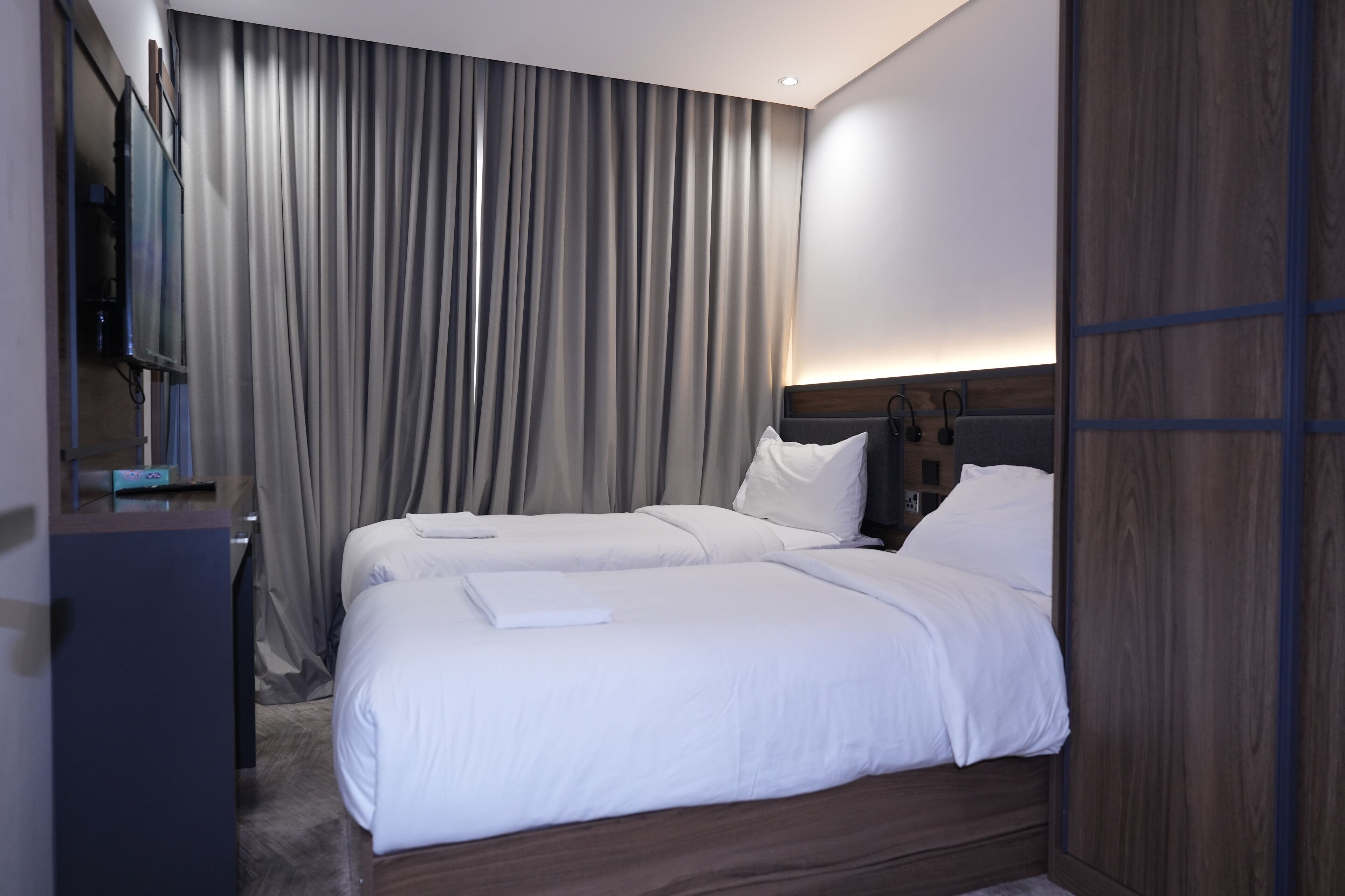 Deluxe Twin Room, Private Bathroom | Free WiFi, bed sheets