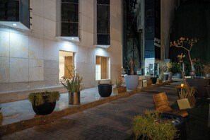 المنشأة من الخارج