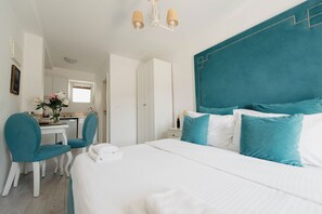 Iron/ironing board, WiFi, bed sheets
