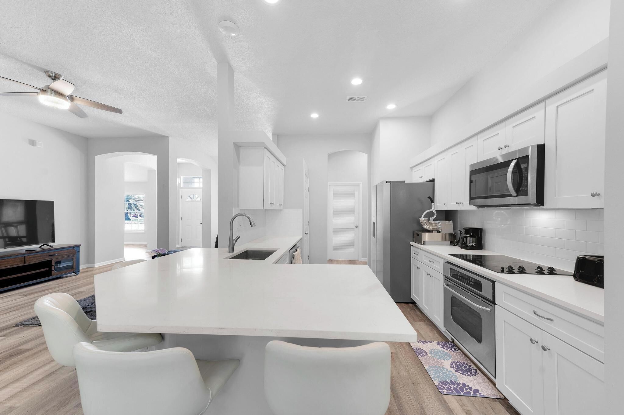 Micro-ondes, four, plaque de cuisson, lave-vaisselle