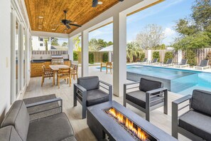 Outdoor dining - Born 2 Beach – Luxury 10BR Private Heated Pool + Spa, Golf Cart, Bikes (Santa Rosa Beach)