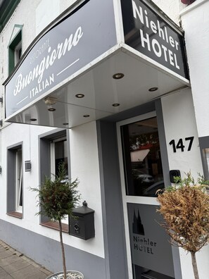 المنشأة من الخارج