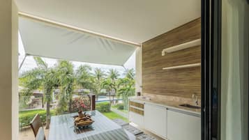 Basic Apartment | Dining