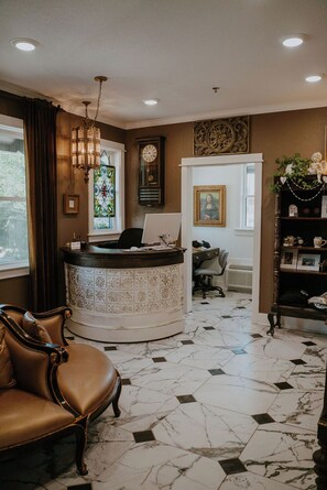 Lobby - The Pearl Hotel (Manteo)