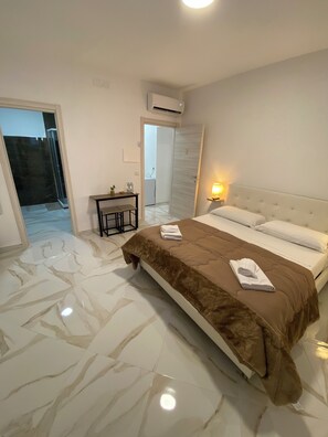 Basic Double Room | Desk, laptop workspace, free WiFi - Il Sogno (Naples)