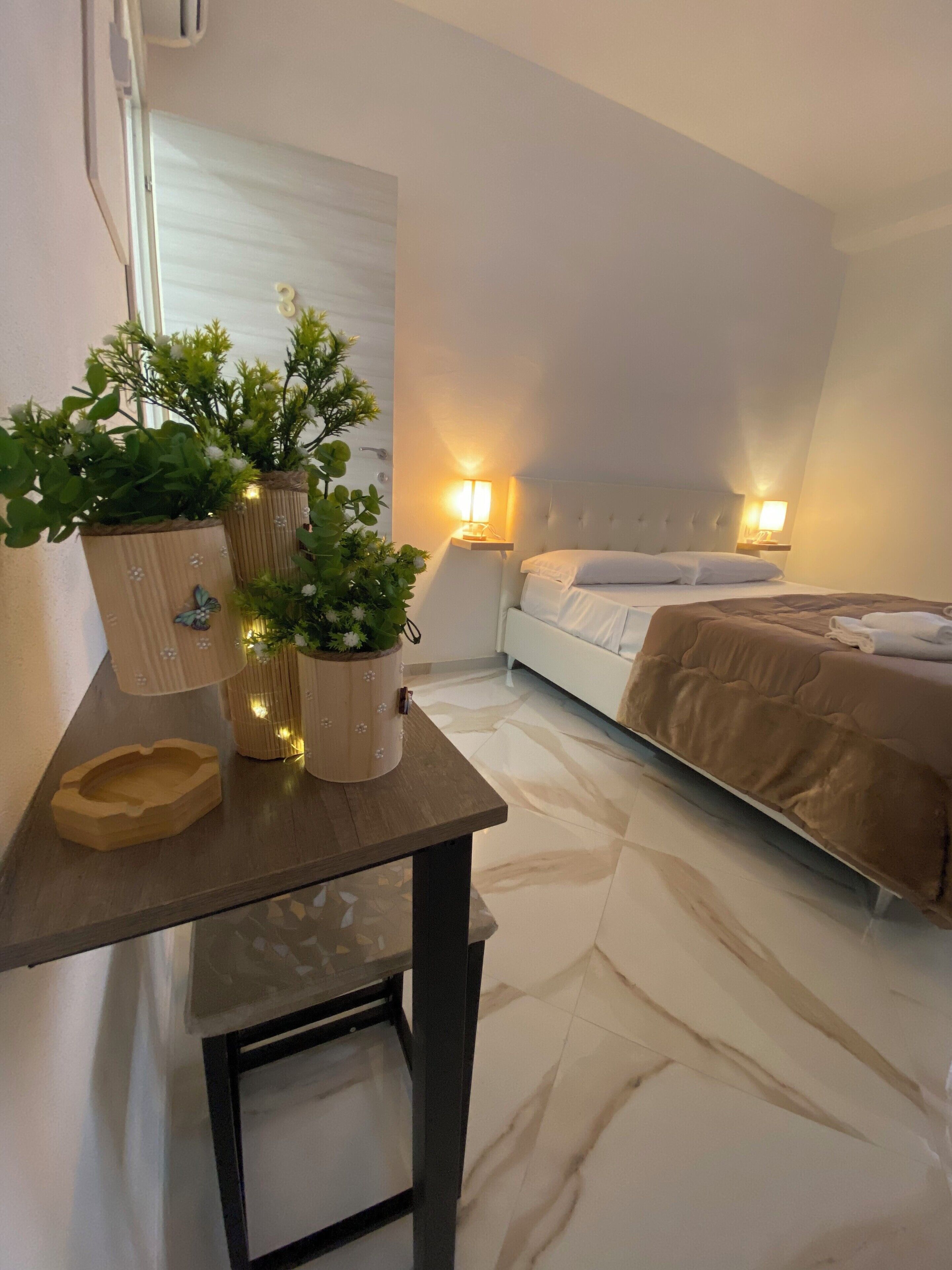 Een bureau, een laptopwerkplek, gratis wifi