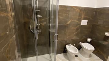 Basic Double Room | Bathroom