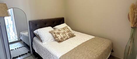 Iron/ironing board, WiFi, bed sheets