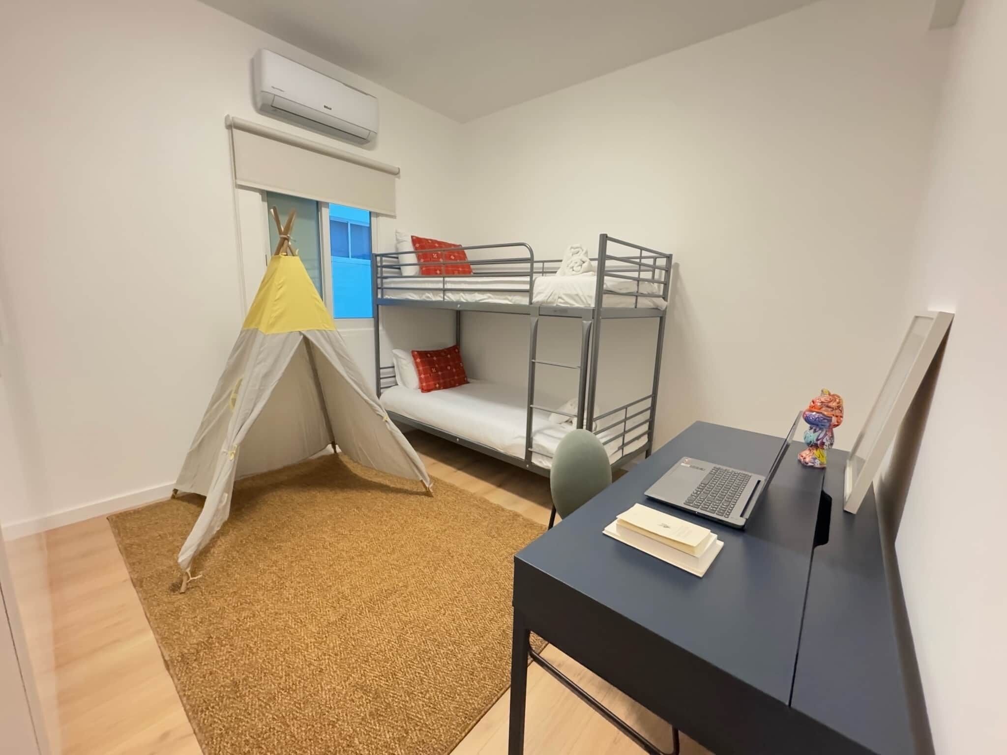 3 dormitoris, planxa i posts de planxar, wifi i roba de llit 