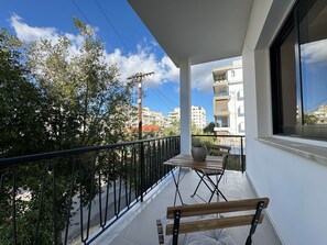 Outdoor dining - Cozy Boho 2-BR Retreat in Central Nicosia (Nicosia)