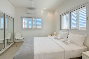 3 bedrooms, iron/ironing board, WiFi, bed sheets - Seaside Sunrise - 1 min walk to Green Bay (Paralimni)