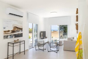 TV - Seaside Sunrise - 1 min walk to Green Bay (Paralimni)
