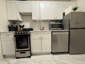 Private kitchen - Spacious 2BR/2BA Duplex Near Central Park – Upper West Side (New York)