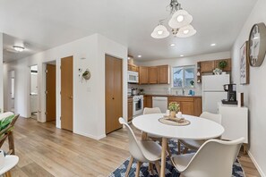 Dining - Fabulous 3-bedroom house with AC in charming Spokane (Spokane)