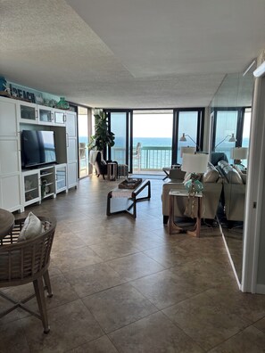 Living area - Direct ocean front corner penthouse 2-bedroom 2-bath condo in Jensen Beach (Jensen Beach)