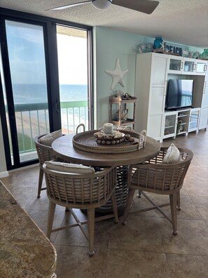 Dining - Direct ocean front corner penthouse 2-bedroom 2-bath condo in Jensen Beach (Jensen Beach)
