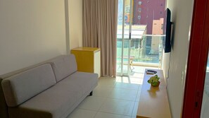 基础公寓 | 起居区