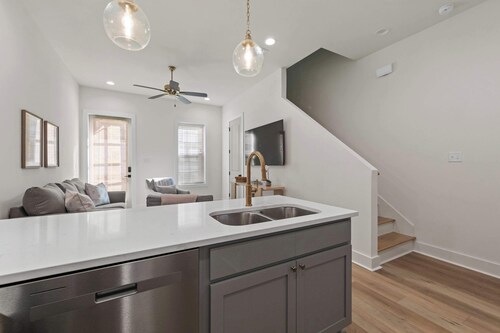 New River Ranch Retreat | King | Dining & Shopping