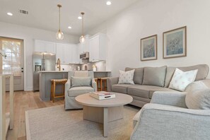 TV, offices - New River Ranch Retreat | King | Dining & Shopping (Lafayette)