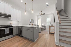 Interior - New River Ranch Retreat | King | Dining & Shopping (Lafayette)