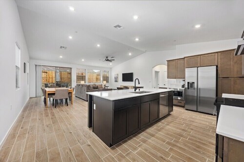 Private Bakersfield Getaway Near Downtown & Parks!