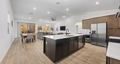 Private Bakersfield Getaway Near Downtown & Parks!
