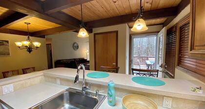2 Bedroom Chalet Close to Ski- Snowboard-Tubing with Hot Tub