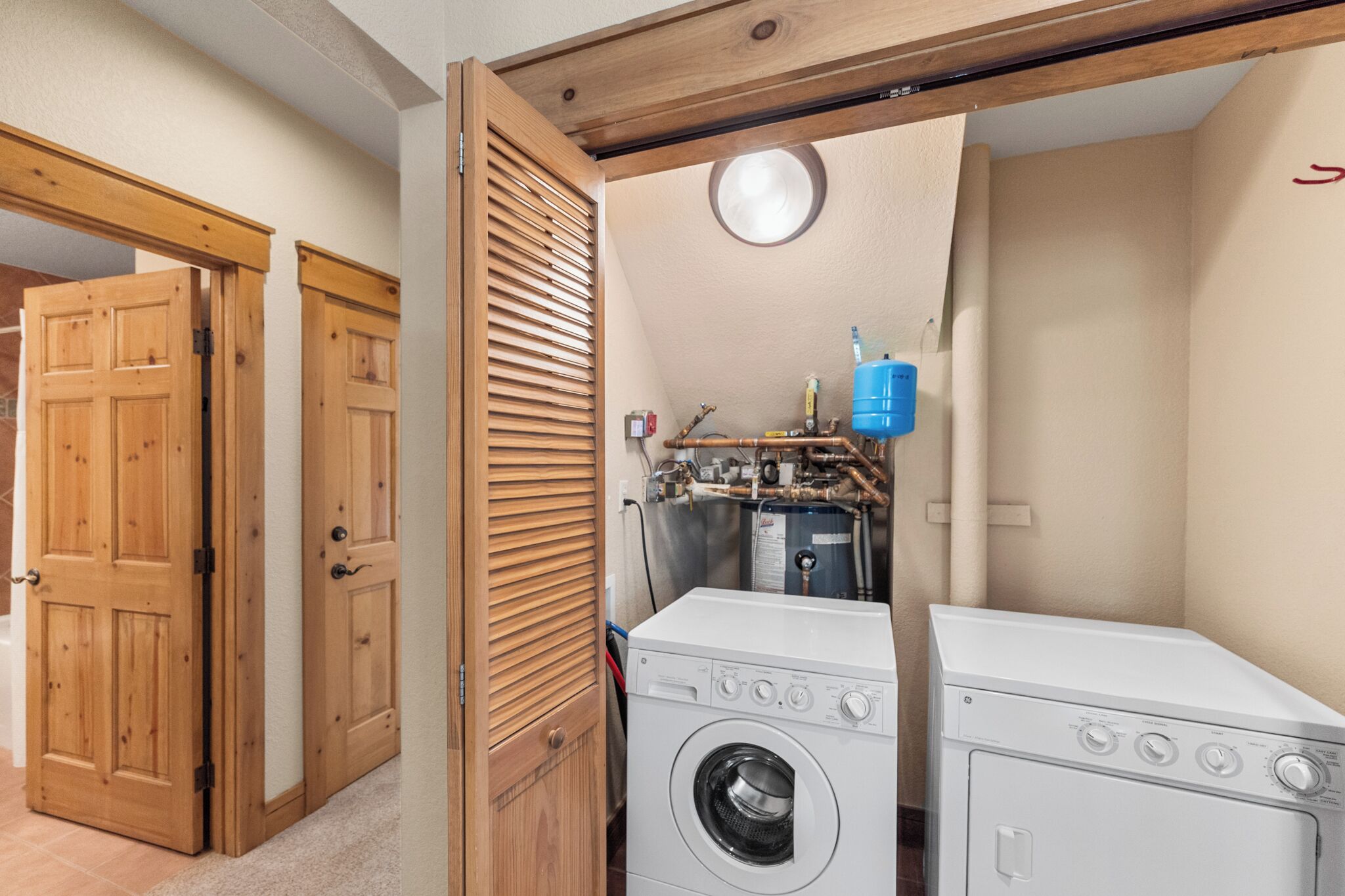 Studio (2 Bedrooms) | Exterior