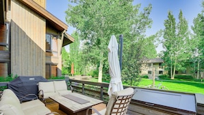 Terrace/patio - Creekside Retreat in the Heart of Sun Valley! (Sun Valley)