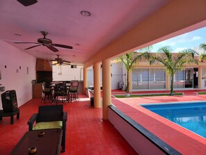 Outdoor dining - Gorgeous 7-bedroom villa with AC in vibrant Cancún (Cancún)