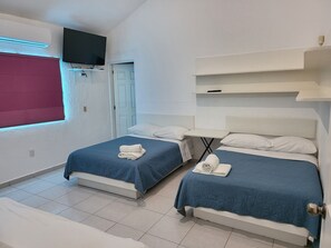 7 bedrooms, iron/ironing board, WiFi - Gorgeous 7-bedroom villa with AC in vibrant Cancún (Cancún)