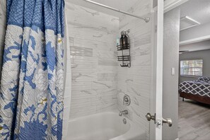 Hair dryer, towels, soap, toilet paper - 3-Bedroom Home Across from Busch Gardens (tampa)