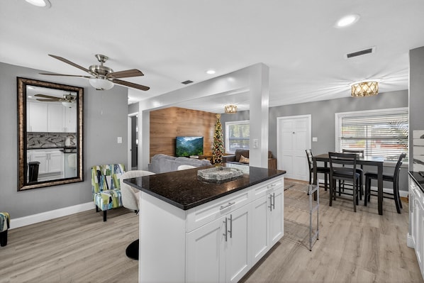 Interior - 3-Bedroom Home Across from Busch Gardens (tampa)