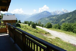 Chalet | Balcony - Charming Ski Lodge in Saint Francois Longchamp (Saint-François-Longchamp)