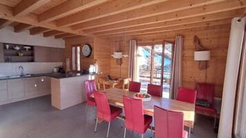 Chalet | Tempat makan