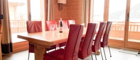Chalet | Ruokailu