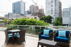 Apartamento superluxo, vista para a cidade | Opções para refeição ao ar livre