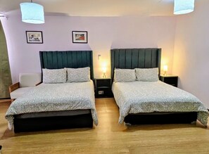 Bureau, fer et planche à repasser, Wi-Fi, draps fournis
