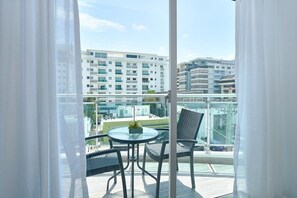 Apartamento superior | Restaurante al aire libre