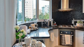 Superior Apartment | Private kitchen | Full-size fridge, microwave, oven, stovetop
