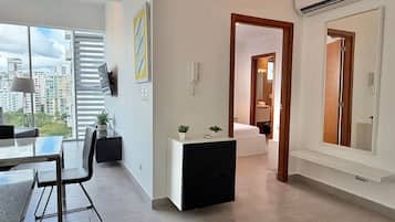 Leilighet | Safe på rommet, blendingsgardiner og strykejern/-brett