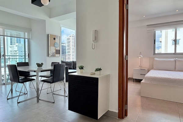 خزنة داخل الغرفة وستائر تعتيم ومكواة/لوح كي وواي فاي مجانًا