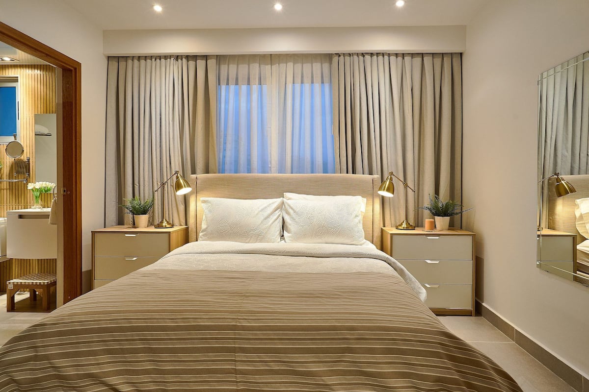 Leilighet – superior | Safe på rommet, blendingsgardiner og strykejern/-brett