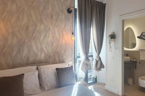 Tabla de planchar con plancha, wifi y ropa de cama 