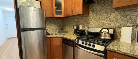 Frigorífic, microones, forn i placa de cuina